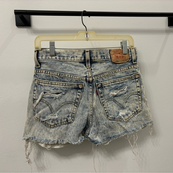 Levi’s Distressed Cutoff Shorts 29” - Picture 2 of 5